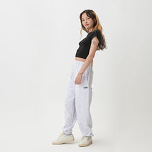 Load image into Gallery viewer, Mills Logo Trackpant - Snow Marle